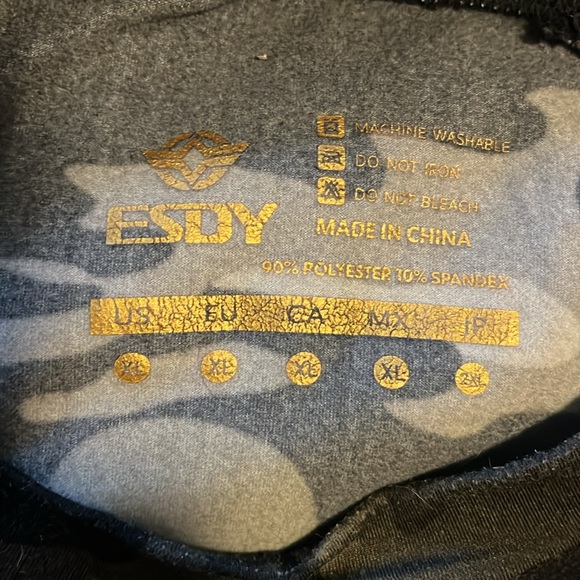 ESDY Long Sleeve Workout Shirt Size XL - Picture 9 of 10